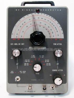 RF Signal Generator IG-102; Heathkit Brand, (ID = 1505710) Ausrüstung