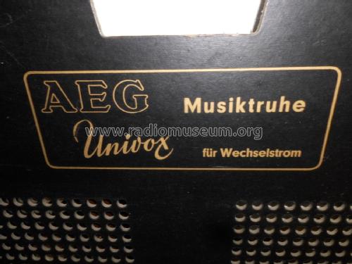 3-D-Raumklangmusiktruhe Univox T; AEG Radios Allg. (ID = 1874815) Radio