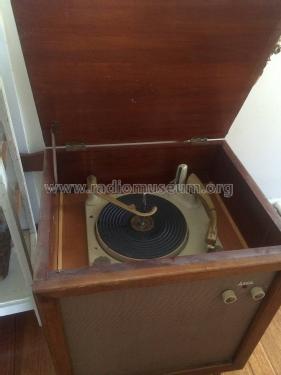 Unknown1 Record Player ; Aegis Pty. Ltd; (ID = 1726452) R-Player