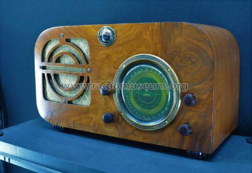 Unknown Table Radio ; Spiegel Inc. (ID = 2678696) Radio