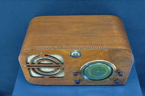 Unknown Table Radio ; Spiegel Inc. (ID = 2678697) Radio