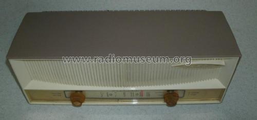 Airline GTM-1639C Ch= V-2391-8; Montgomery Ward & Co (ID = 3009938) Radio