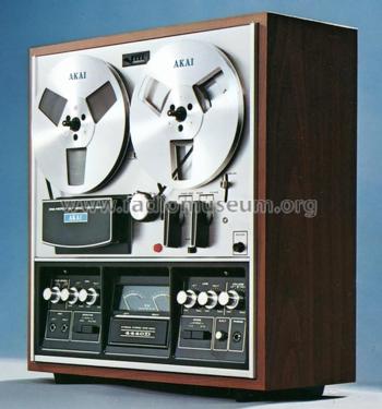 AKAI 4440D 4-Track Stero Tape Deck, reel to reel recorder.