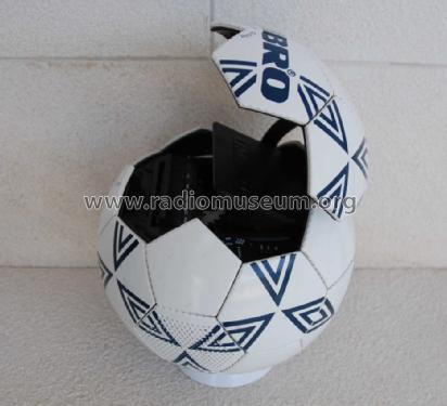 Umbro Radio Cassette Ball S10; Akura Ltd.; Edgware, (ID = 1419905) Radio