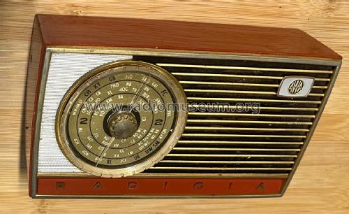 B24; Amalgamated Wireless (ID = 3166154) Radio