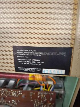 Radiola Triple Purpose Transistor Portable PZ32; Amalgamated Wireless (ID = 3138059) Radio