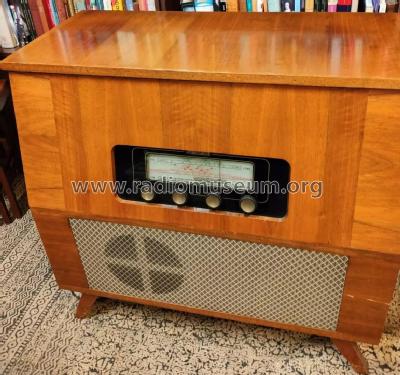 AM/LW/FM Radiogram ; Ambassador brand, R. (ID = 3024324) Radio