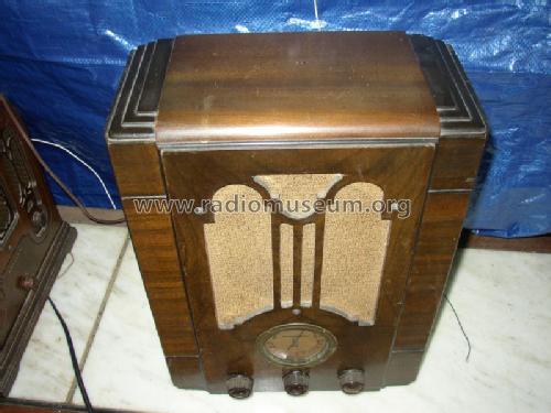 225 ; Atwater Kent Mfg. Co (ID = 97240) Radio