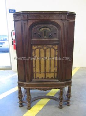 260 Tonebeam Lowboy; Atwater Kent Mfg. Co (ID = 2179436) Radio