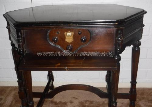 55 Kiel table; Atwater Kent Mfg. Co (ID = 2331873) Radio