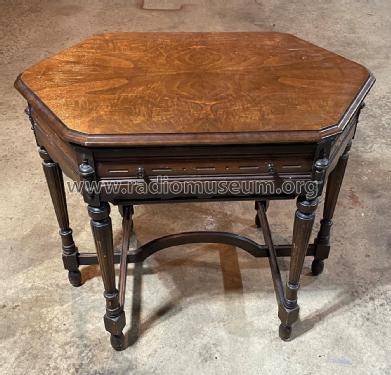 55 Kiel table; Atwater Kent Mfg. Co (ID = 3071750) Radio