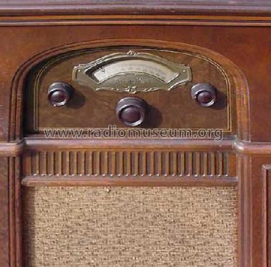 89F Lowboy ; Atwater Kent Mfg. Co (ID = 394538) Radio