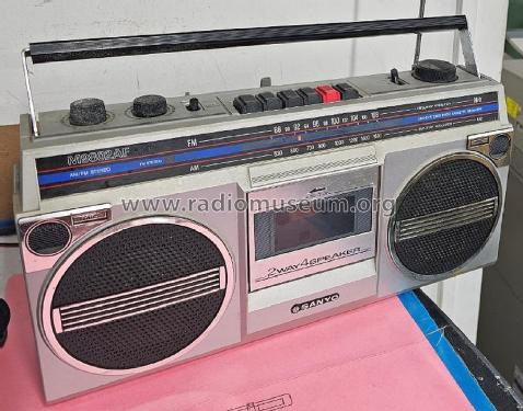 AM/FM Portable Stereo Radio Cassette M9802AF; Autocrat Radio Ltd.; (ID = 3085437) Radio