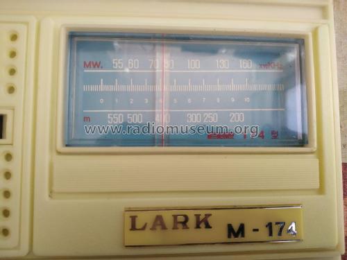 Lark M-174 ; Beijing 北京朝阳区无线电厂 (ID = 3096686) Radio