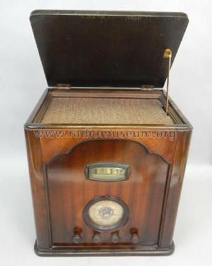 Radio with Clock 777; Belmont Radio Corp. (ID = 2730173) Radio