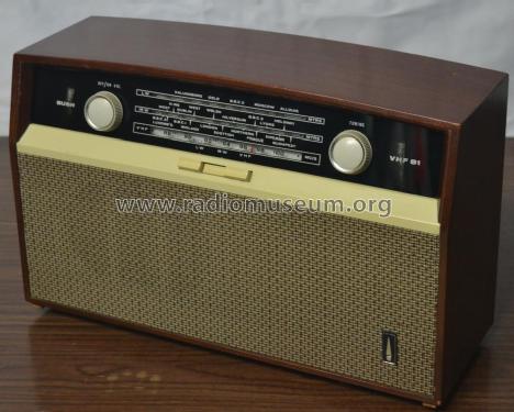 VHF81; Bush Radio; London (ID = 1774904) Radio