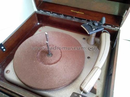 Radio Phonograph Combination RA-607; Canadian (ID = 2746180) Radio