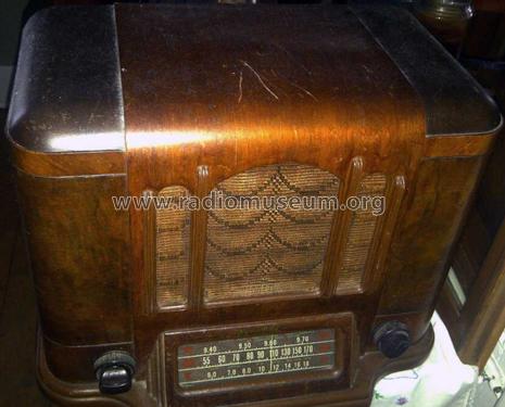 W-683-A ; Canadian (ID = 1136030) Radio