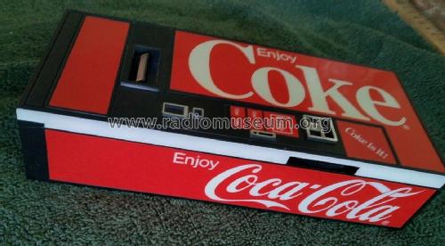 Coke Vending Machine AM/FM Radio 2001; Coca-Cola (ID = 2955983) Radio
