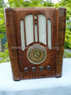 Courtenay 18; Courtenay Brand; (ID = 1108101) Radio