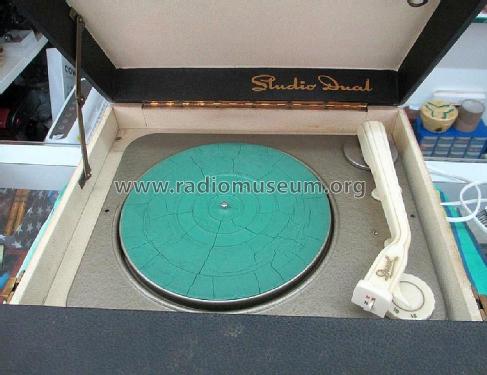 Studio Dual ; Cosmo S.A., (ID = 3130351) Reg-Riprod
