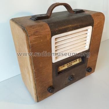 402Z; Courtenay Brand; (ID = 2784592) Radio