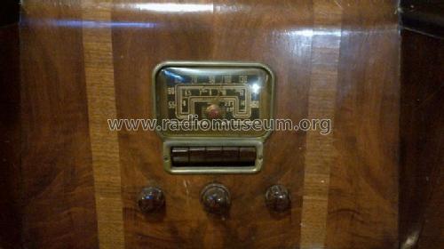 12B ; Crosley Radio and (ID = 1317940) Radio