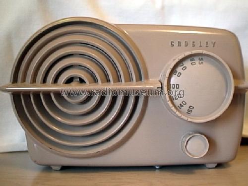 11-118U 'Serenader' Ch= 330-1; Crosley Radio Corp.; (ID = 266614) Radio