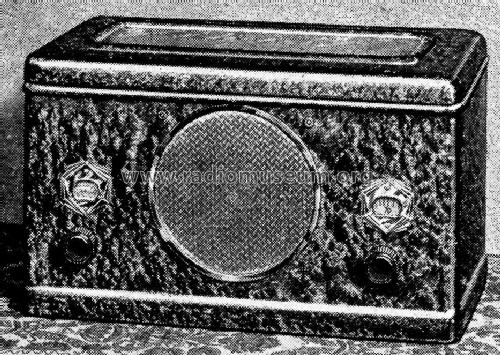 137 'New Pup' Ch= 137; Crosley Radio Corp.; (ID = 1610825) Radio