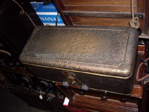 Metal Box not identified; Unknown - CUSTOM (ID = 869896) Radio