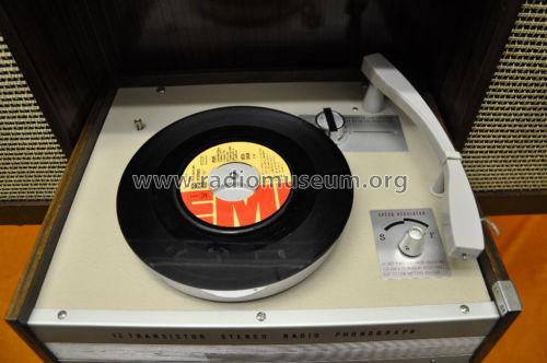 Stereo-Radio-Phonograph SPH-100; Crown Radio Corp.; (ID = 997272) Radio