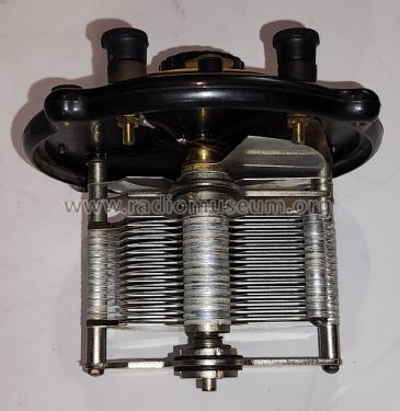 Variable Condenser, Fitzroy CV-1033; DeForest Radio (ID = 3105129) Radio part