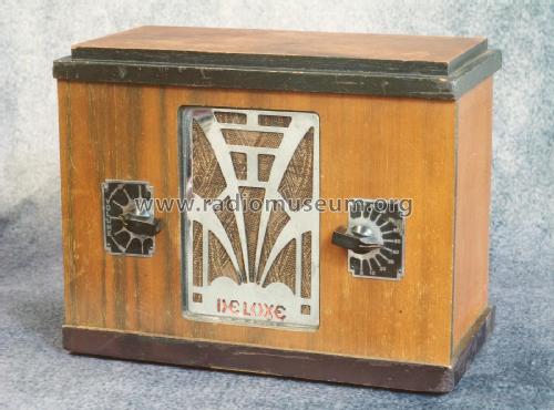 45 ; De Luxe Mfg. Co., (ID = 2784991) Radio