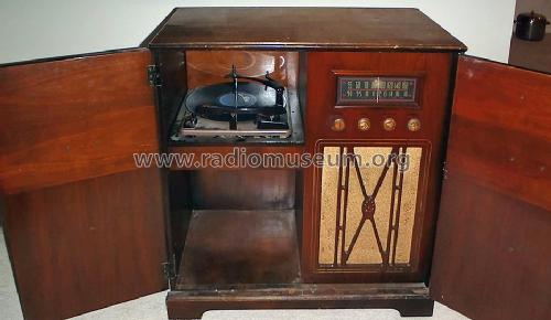Viking Radiogram 52-110A; Eaton Co. Ltd., The (ID = 1183345) Radio