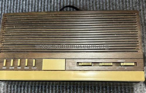 FM/AM Clock Radio RED5662; Emerson Radio & (ID = 2912544) Radio