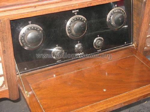 175/90-A Neutroceiver Grand; Fada Radio & (ID = 1228898) Radio