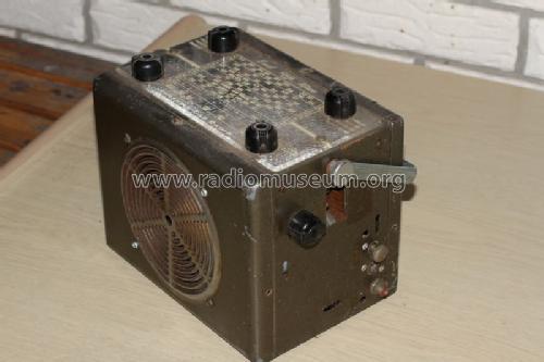 Portable Car Radio M 104; Ferris Bros. Pty Ltd (ID = 1351240) Radio