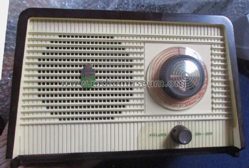 477; Fleetwood brand of C (ID = 2886631) Radio