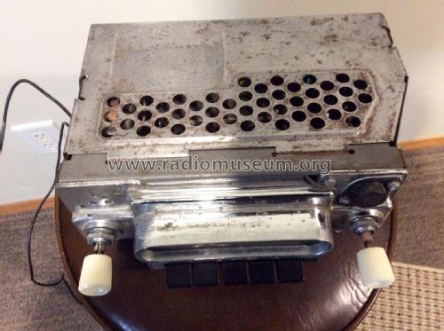 04BE ; Ford Motor Co. (ID = 2631857) Car Radio