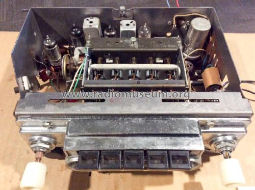 04BE ; Ford Motor Co. (ID = 2631858) Car Radio