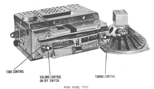 7070 51A-18805-B2; Ford Motor Co. (ID = 1391617) Car Radio