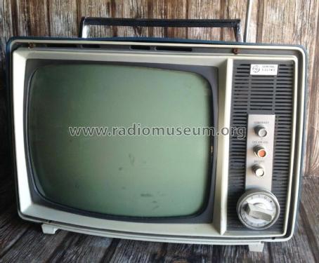 11' Portable T11P2 Ch= T9V1C ; General Electric- (ID = 2569458) Television