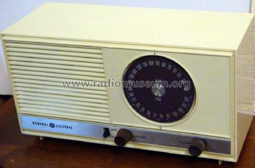 AM/FM Mantle Radio 11R31 ; Canadian General (ID = 1137225) Radio