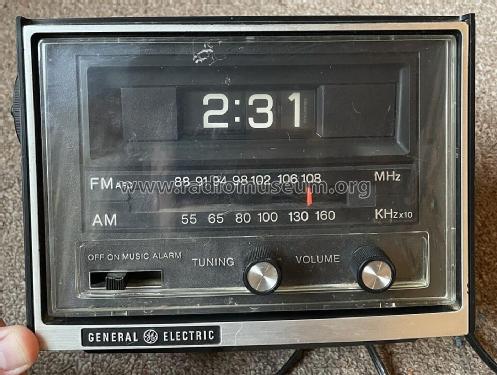 7-4415B; General Electric Co. (ID = 2858752) Radio