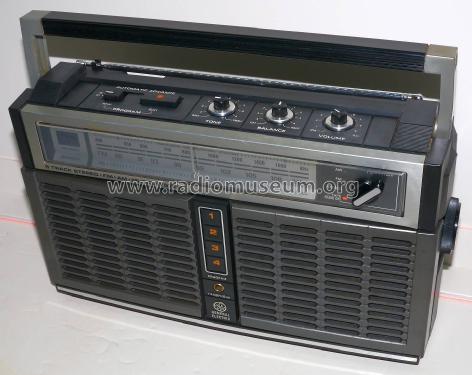 8 Track Stereo FM AM Music System 3-5532B; General Electric Co. (ID = 2049157) Radio