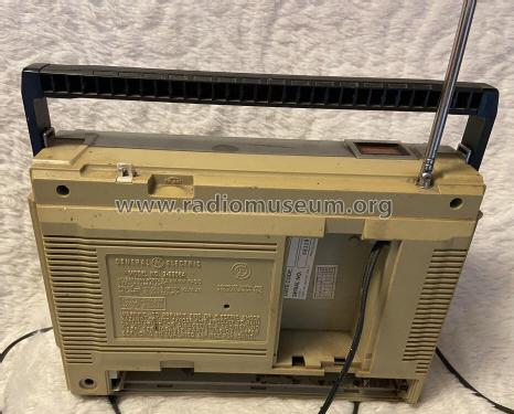 AM/FM/8Track Music System 3-5508A; General Electric Co. (ID = 2847624) Radio