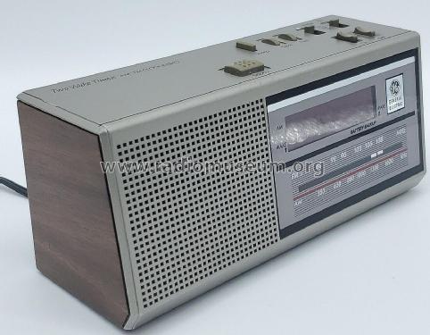 AM-FM Clock Radio 7-4637A; General Electric Co. (ID = 2907728) Radio