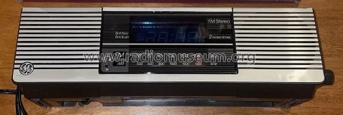 AM/FM/FM Stereo Clock Radio 7-4945A; General Electric Co. (ID = 2859101) Radio