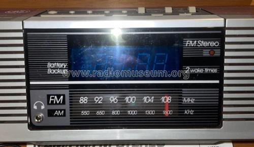 AM/FM/FM Stereo Clock Radio 7-4945A; General Electric Co. (ID = 2859102) Radio