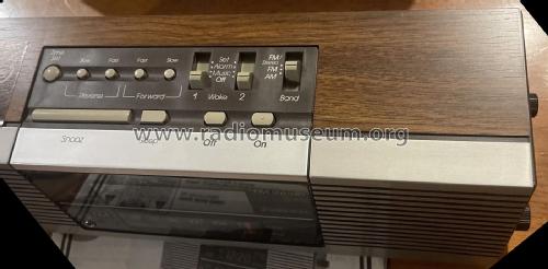 AM/FM/FM Stereo Clock Radio 7-4945A; General Electric Co. (ID = 2859106) Radio